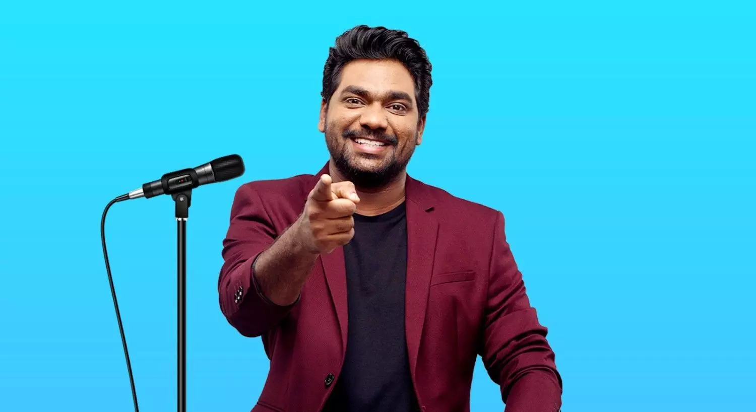 Zakir Khan performing stand-up comedy during his Papa Yaar tour