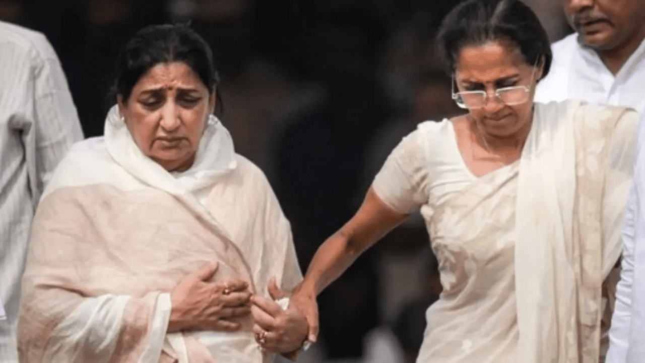 Sunetra Pawar taking oath as Deputy Chief Minister of Maharashtra surrounded by dignitaries