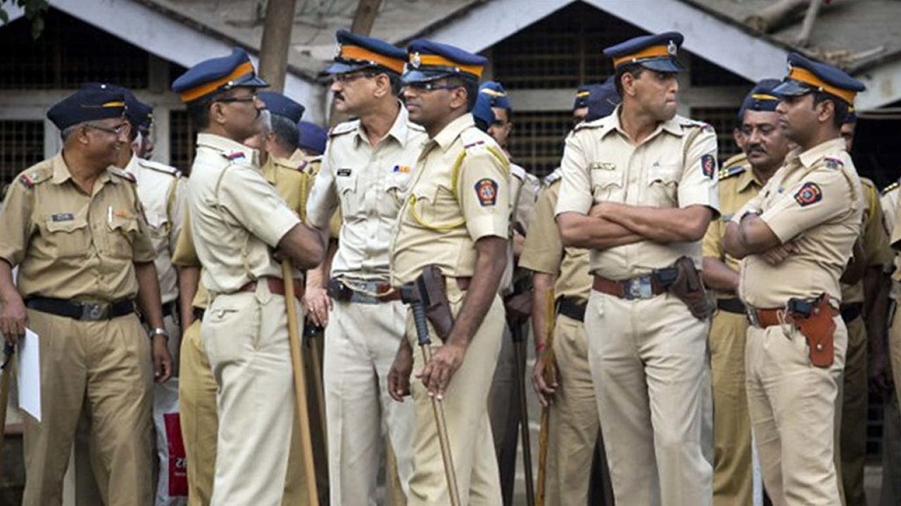 Mumbai Police officials address media amid viral missing children reports