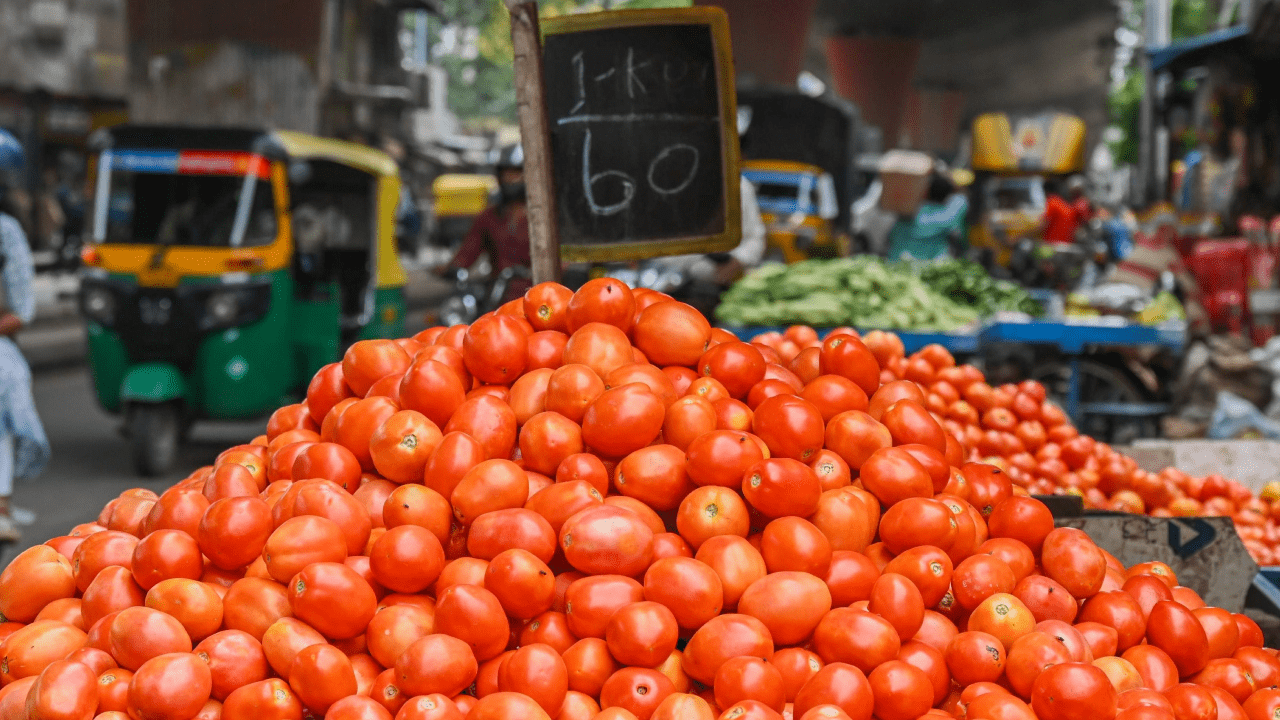Vegetable vendors and consumers at an Indian market as India’s retail inflation rises in April 2026 due to higher food prices